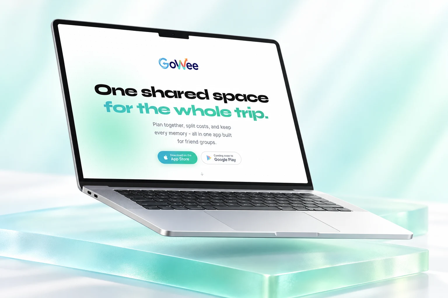 Strona GoWee na laptopie nad miętowo-turkusowymi szklanymi powierzchniami